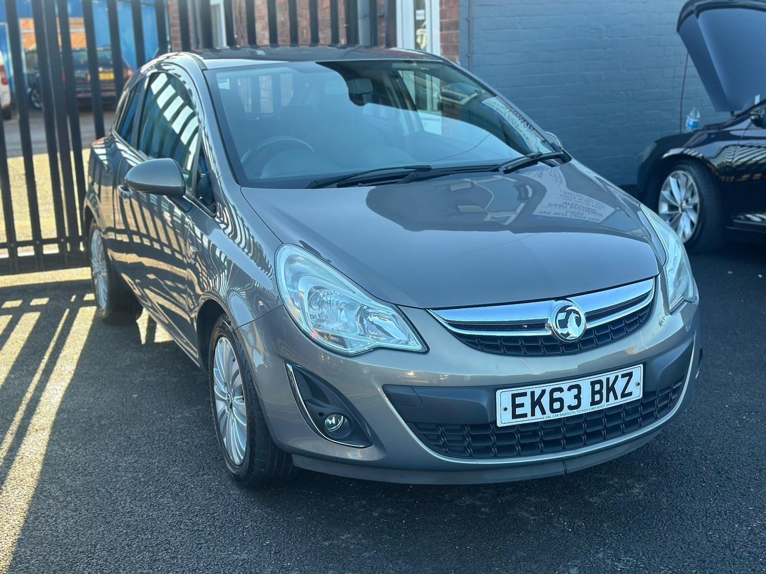 Used Vauxhall Corsa 2013 for sale - 76765219: Photo 1