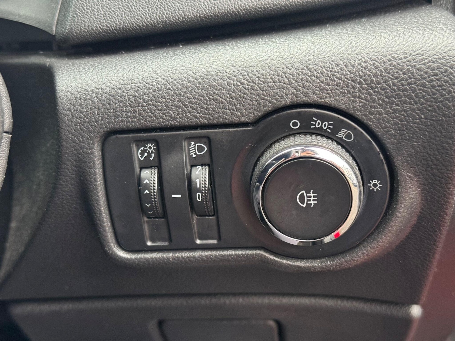 Used Vauxhall Astra 2012 for sale - 77549724: Photo 7