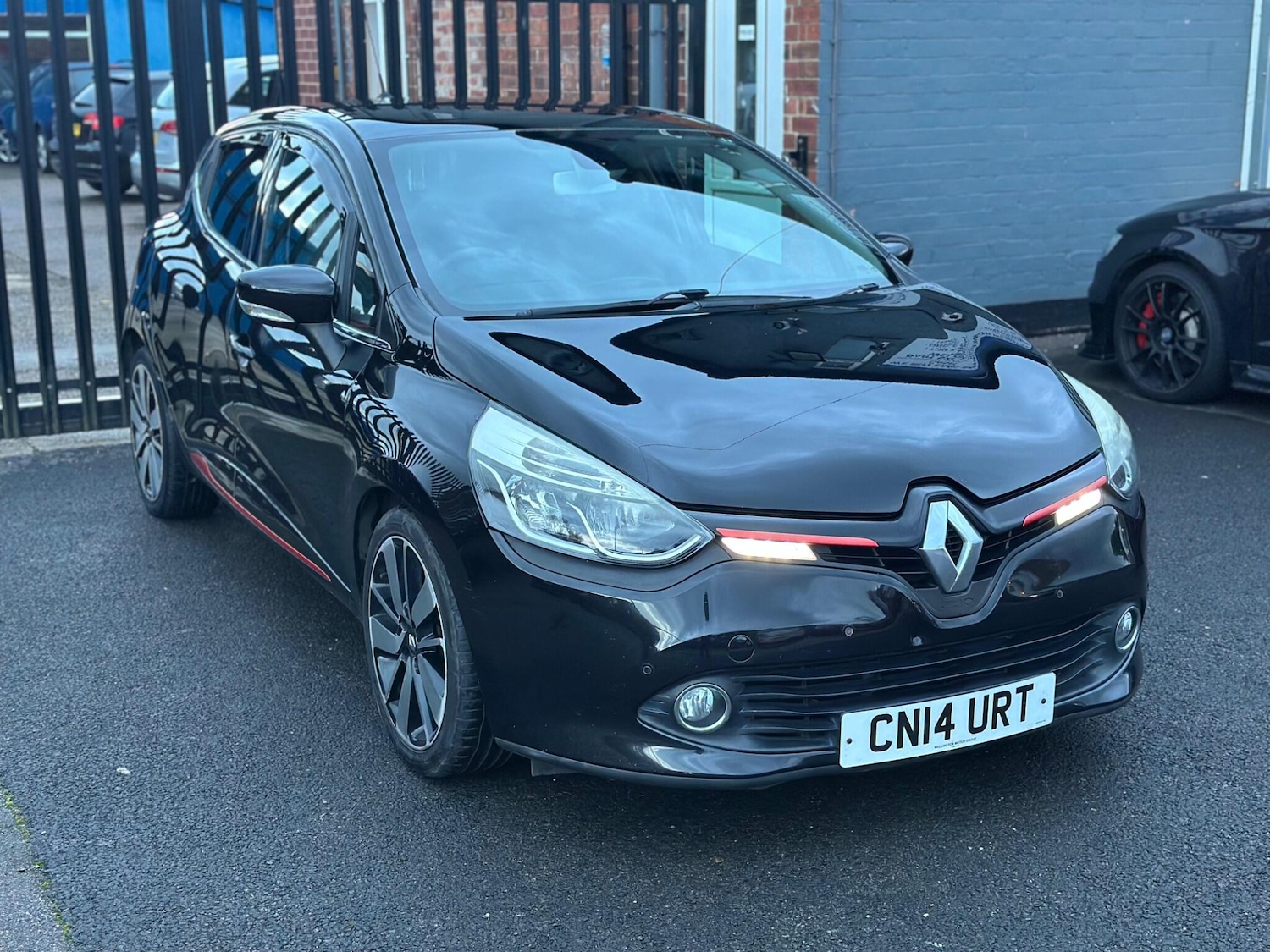 Used Renault Clio for sale - 76551060: Photo 1