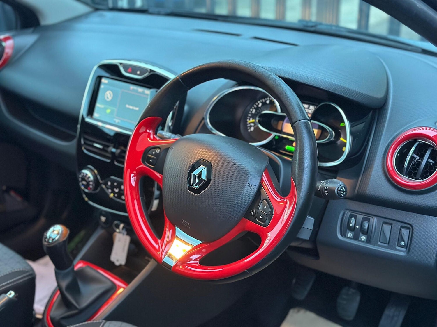 Used Renault Clio for sale - 76551060: Photo 11