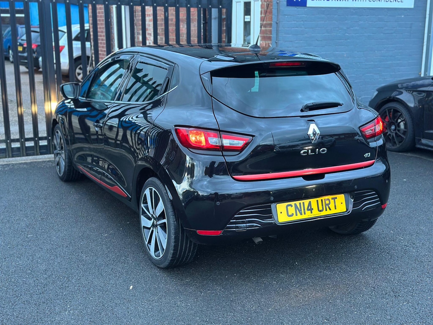Used Renault Clio for sale - 76551060: Photo 4