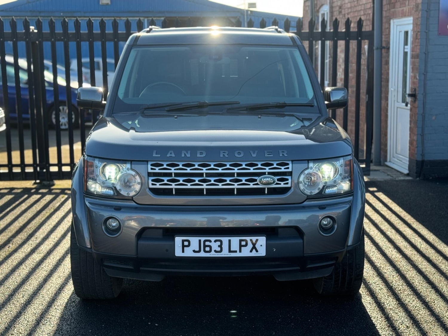 Used Land Rover Discovery 4 2014 for sale - 76572088: Photo 2