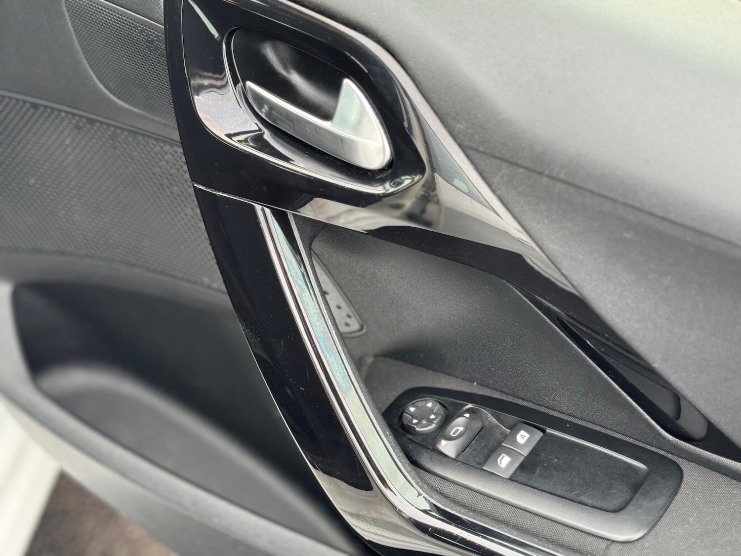 Used Peugeot 208 2014 for sale - 77255359: Photo 14