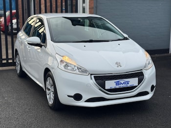 Used Peugeot 208 2014 for sale - 77255359: Photo