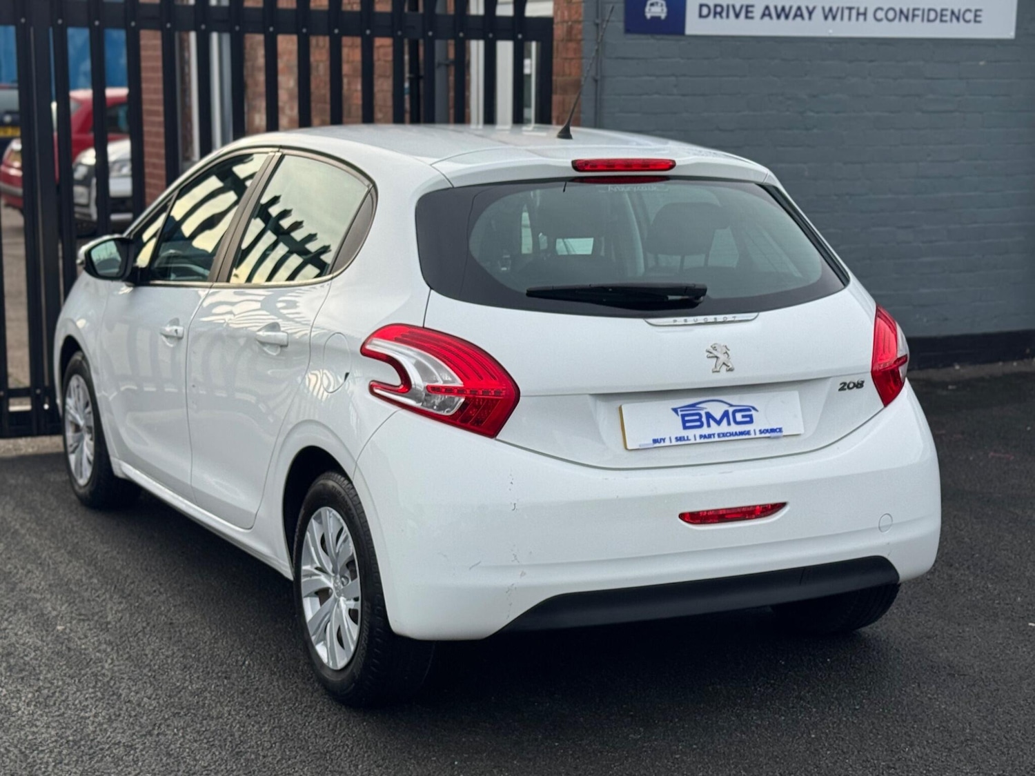 Used Peugeot 208 2014 for sale - 77255359: Photo 4