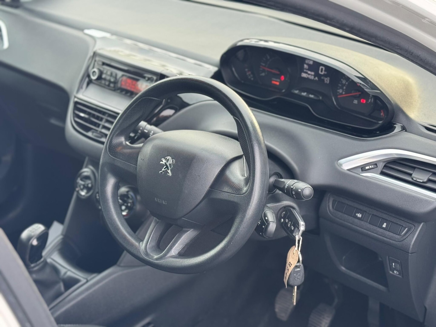 Used Peugeot 208 2014 for sale - 77255359: Photo 7