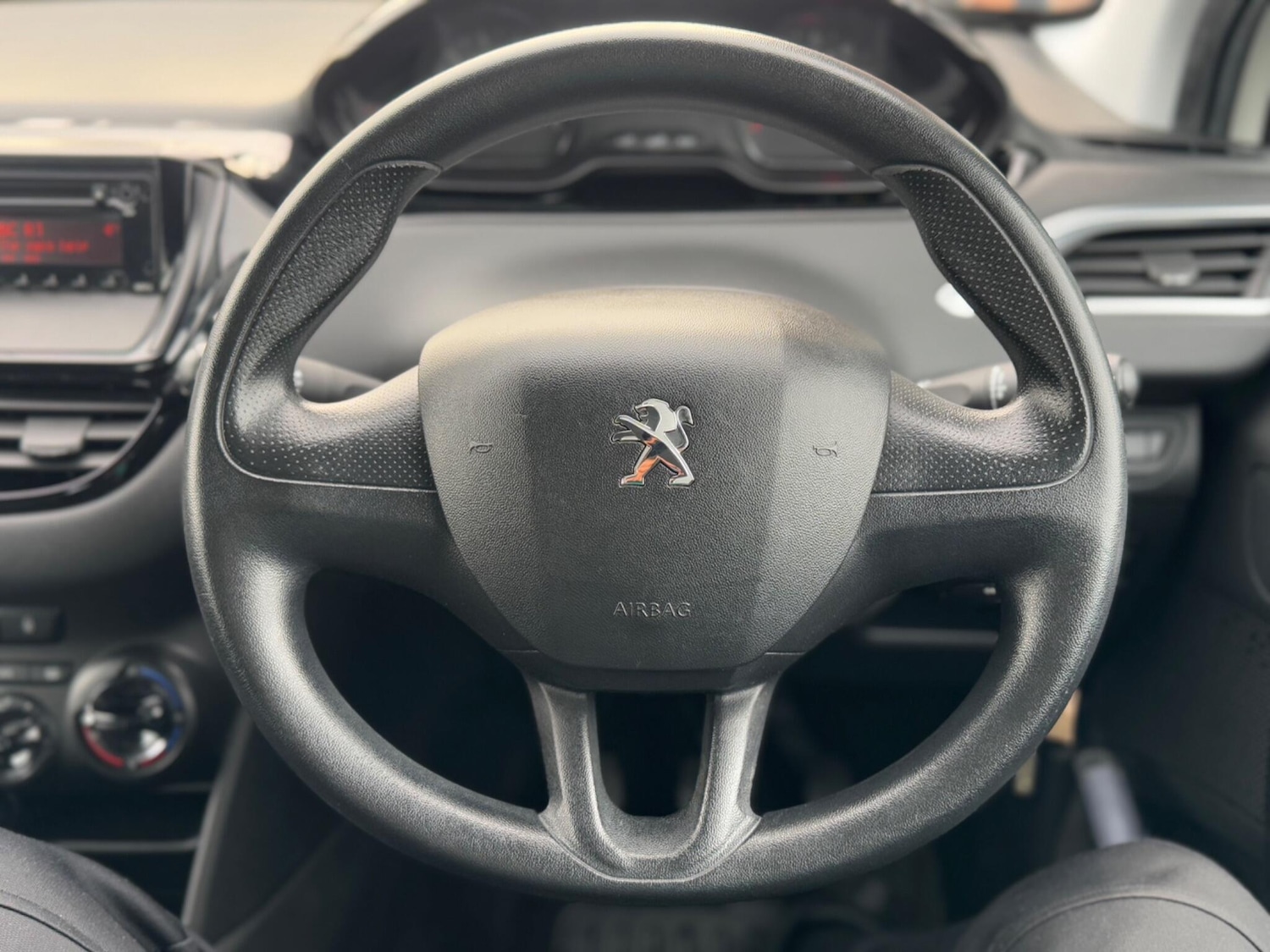 Used Peugeot 208 2014 for sale - 77255359: Photo 8