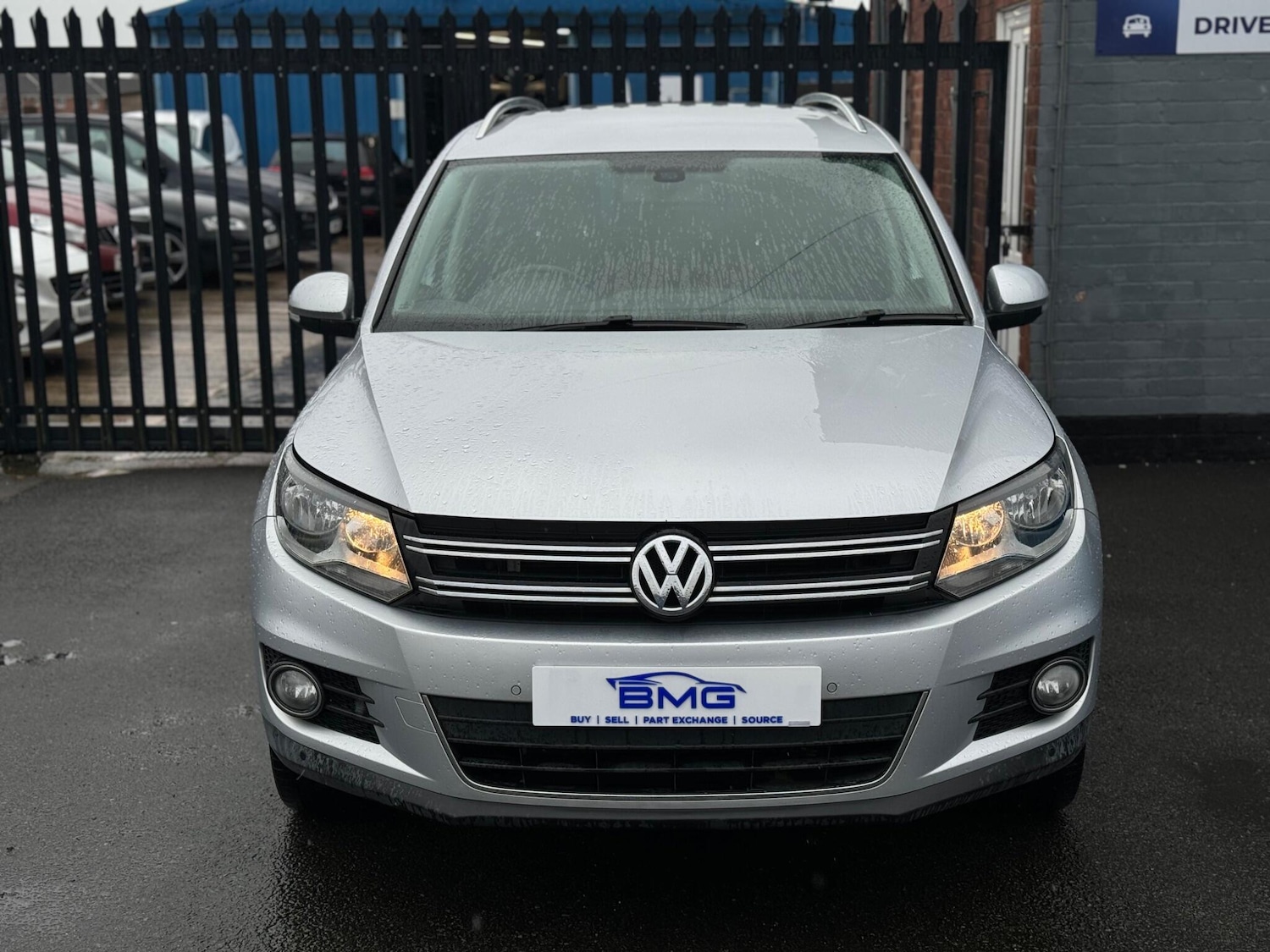 Used Volkswagen Tiguan 2011 for sale - 77625812: Photo 2
