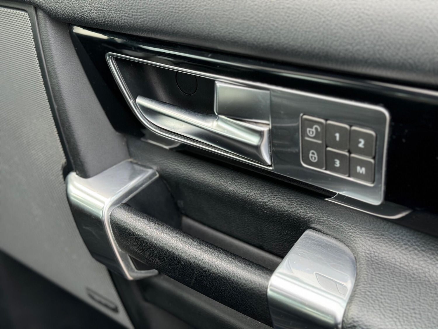 Used Land Rover Discovery 4 2015 for sale - 77497301: Photo 14