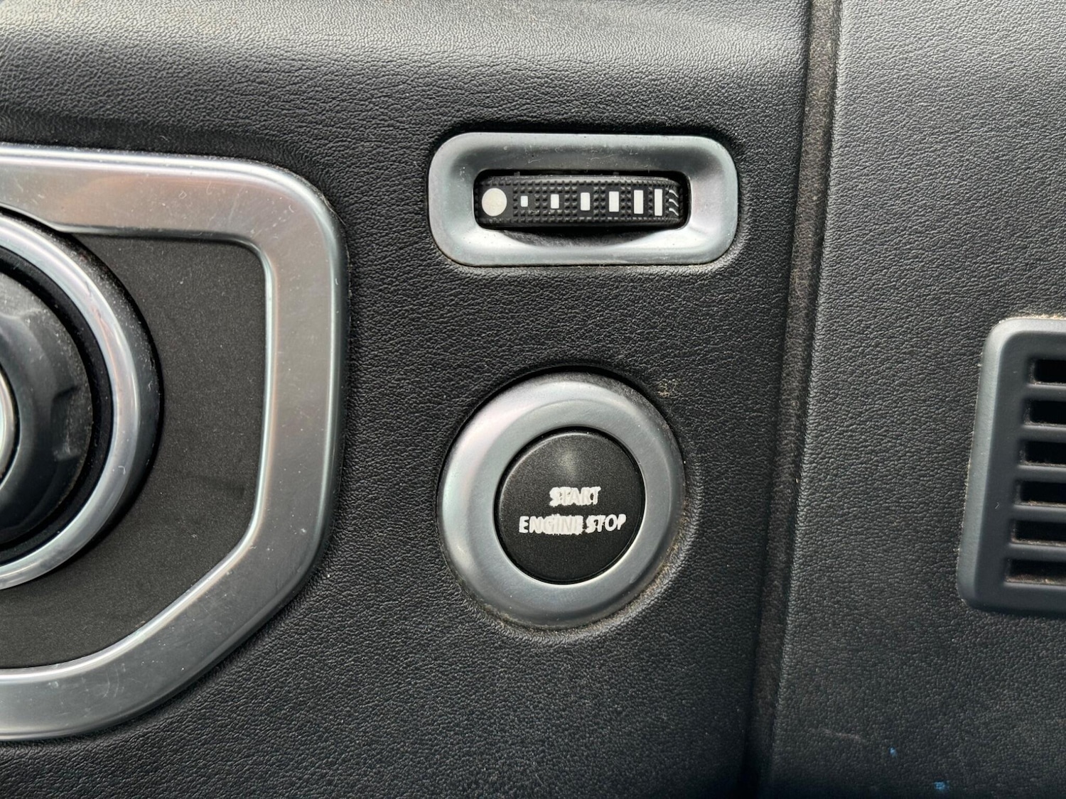 Used Land Rover Discovery 4 2015 for sale - 77497301: Photo 16