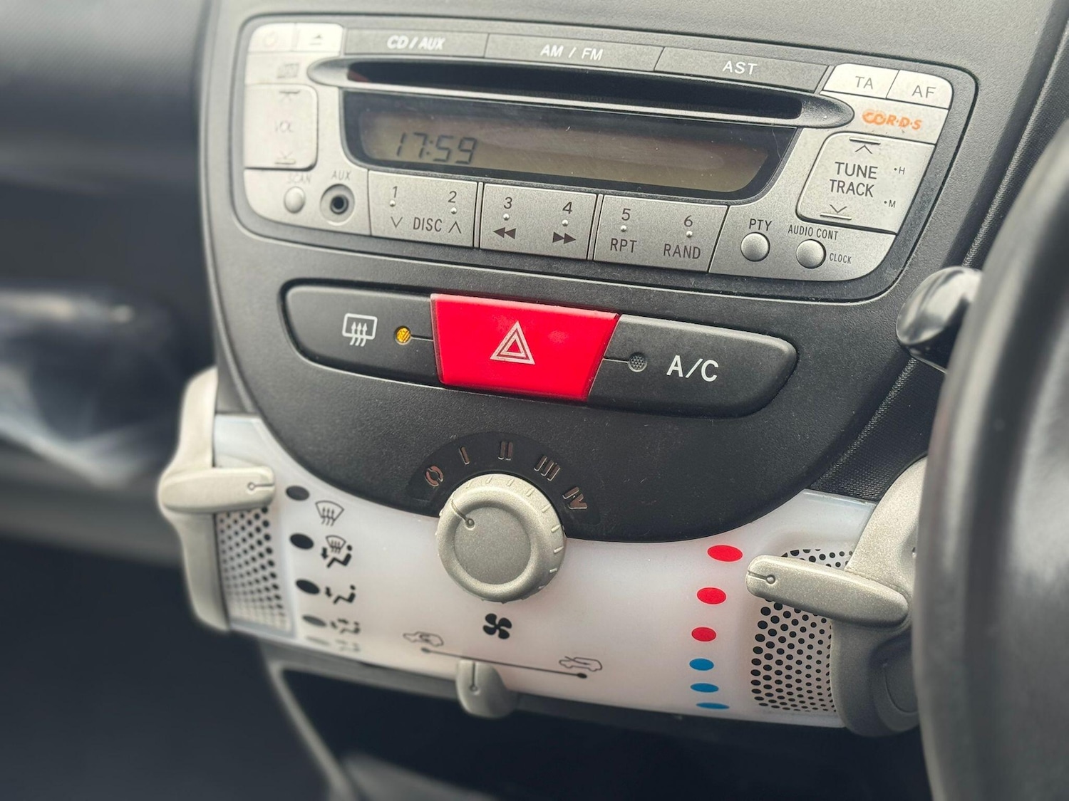 Used Toyota AYGO 2013 for sale - 77537174: Photo 15