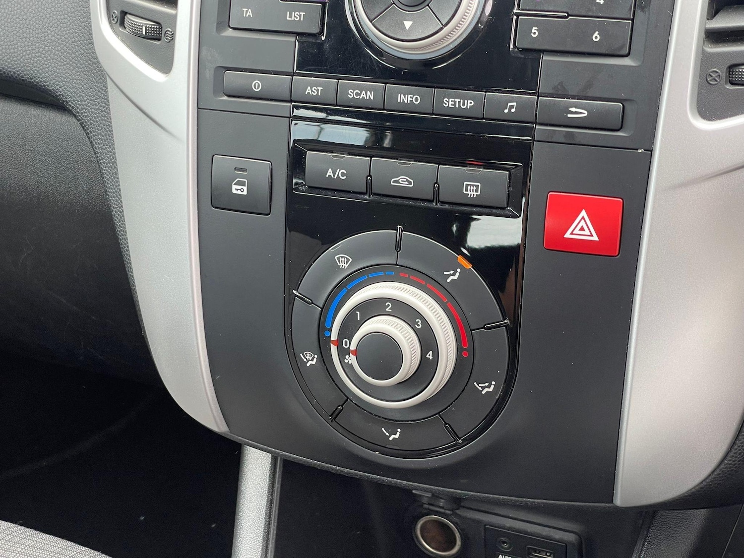 Used Kia Venga 2011 for sale - 76550210: Photo 10