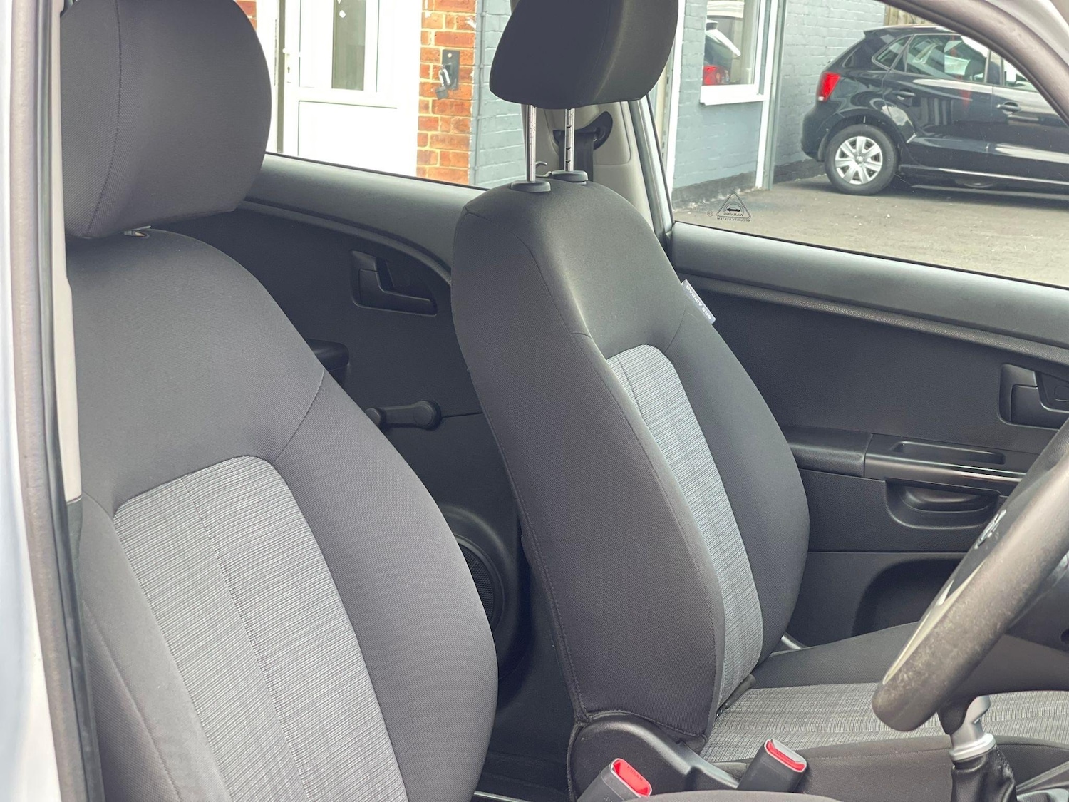 Used Kia Venga 2011 for sale - 76550210: Photo 12