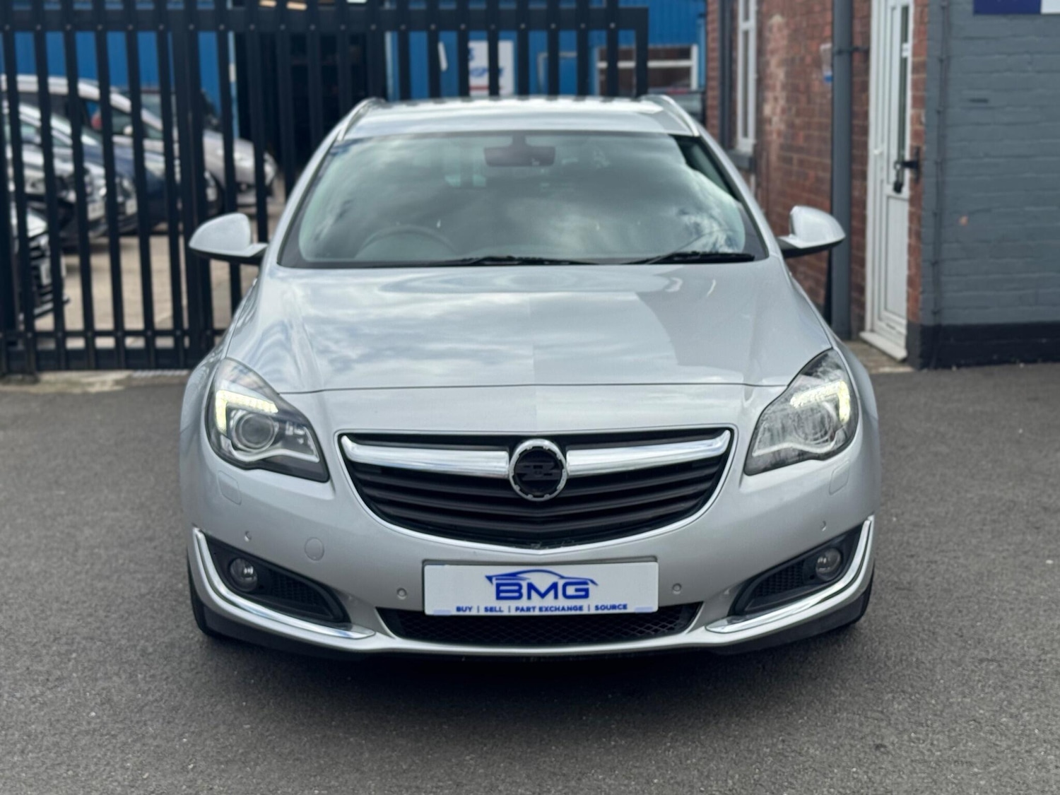 Used Vauxhall Insignia 2015 for sale - 78141534: Photo 2