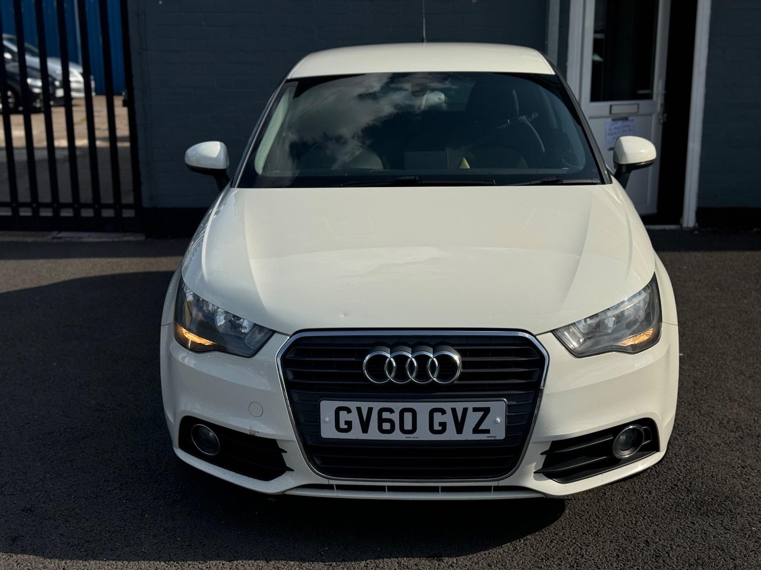 Used Audi A1 2011 for sale - 77040691: Photo 2