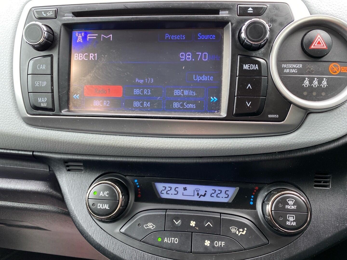 Used Toyota Yaris 2014 for sale - 77549411: Photo 14