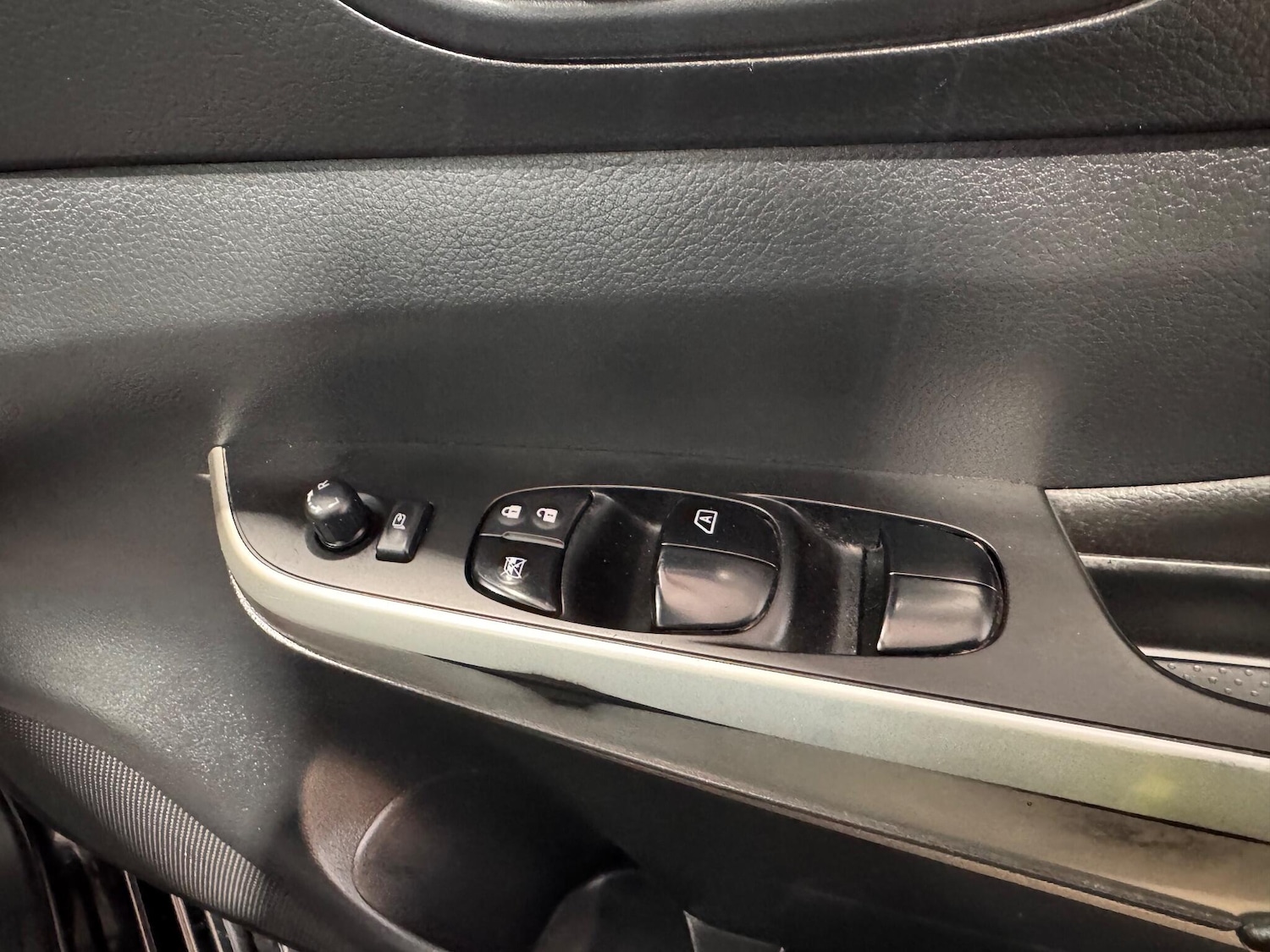 Used Nissan Navara 2017 for sale - 77074022: Photo 17