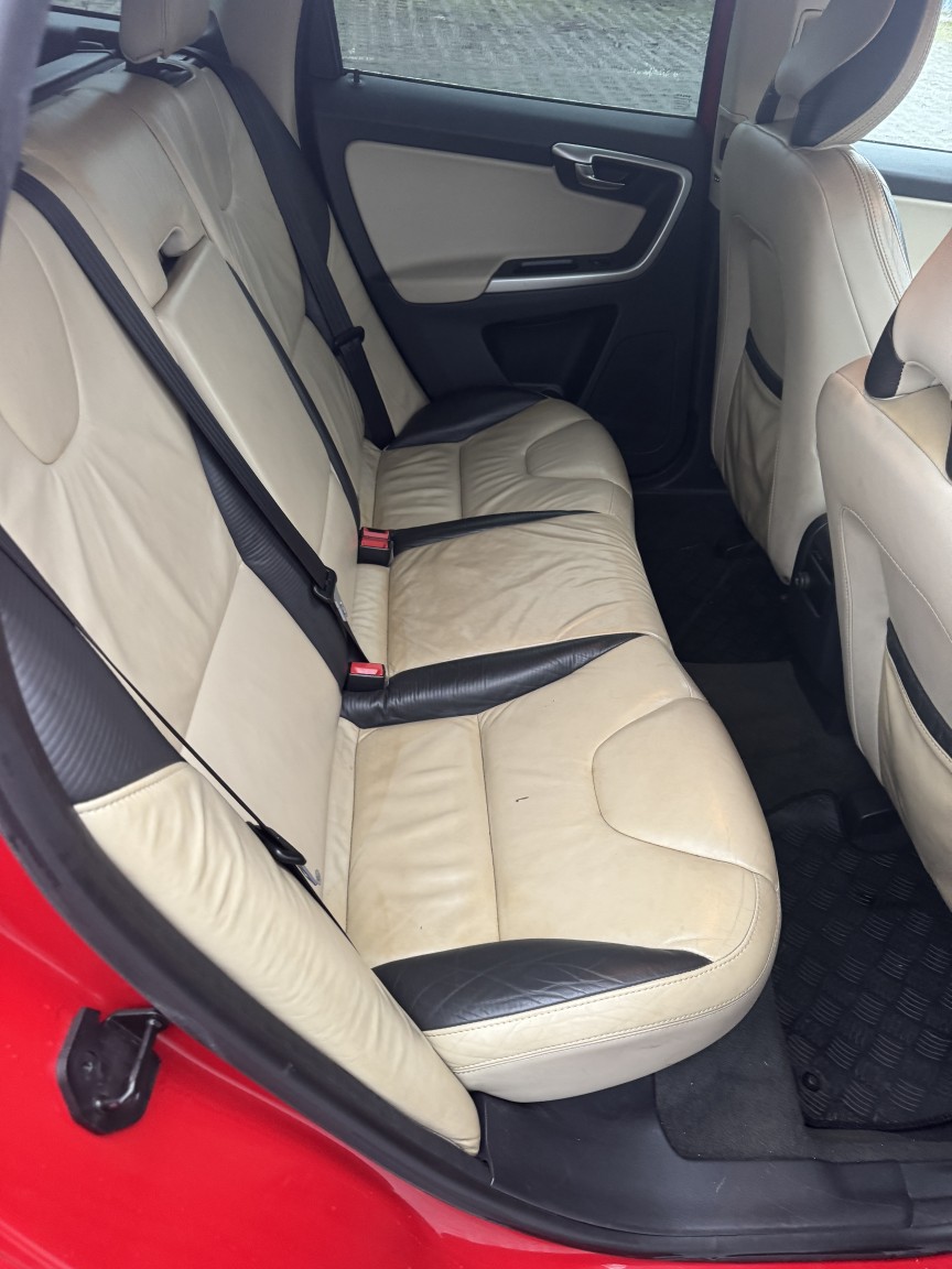 Used Volvo XC60 2010 for sale - 76762153: Photo 18