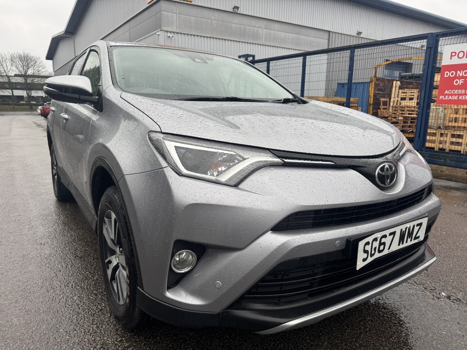 Used Toyota RAV4 2017 for sale - 76945571: Photo 10