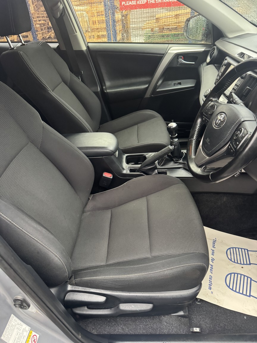 Used Toyota RAV4 2017 for sale - 76945571: Photo 18