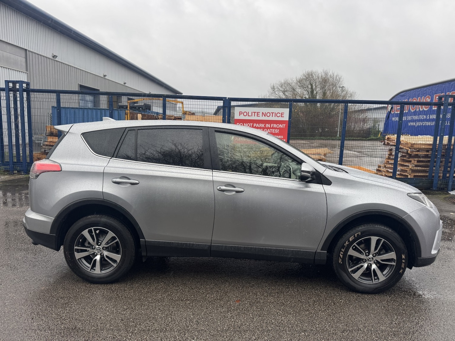 Used Toyota RAV4 2017 for sale - 76945571: Photo 8