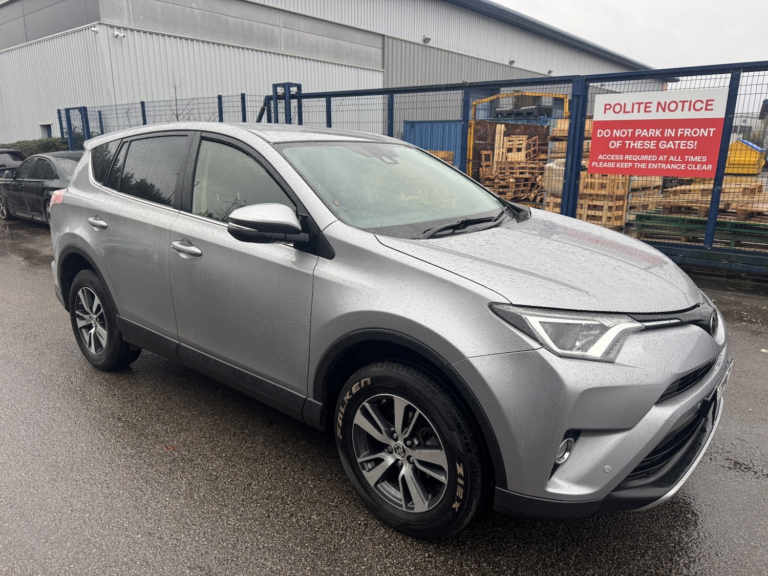 Used Toyota RAV4 2017 for sale - 76945571: Photo 9