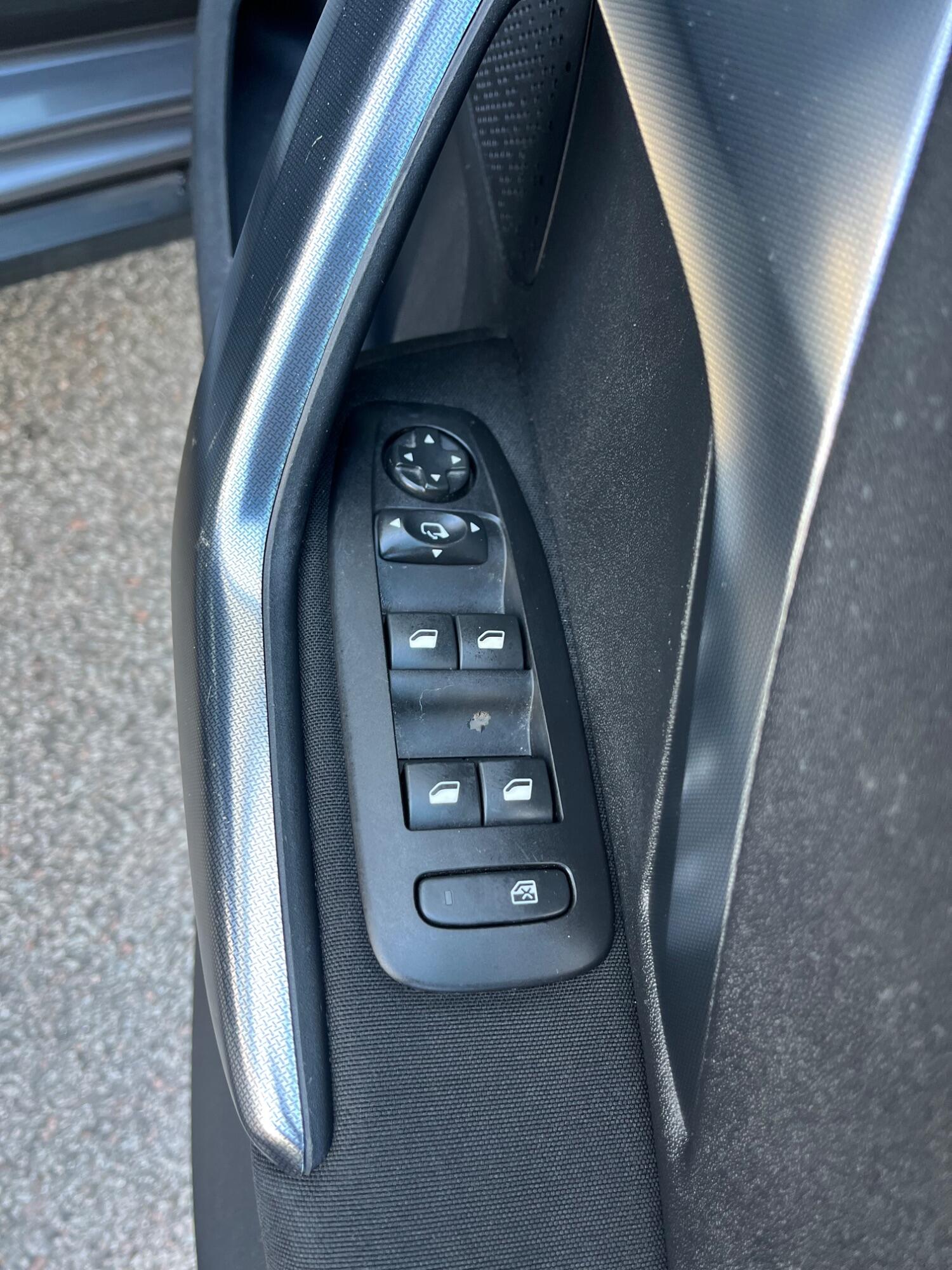 Used Peugeot 2008 2017 for sale - 76793443: Photo 15