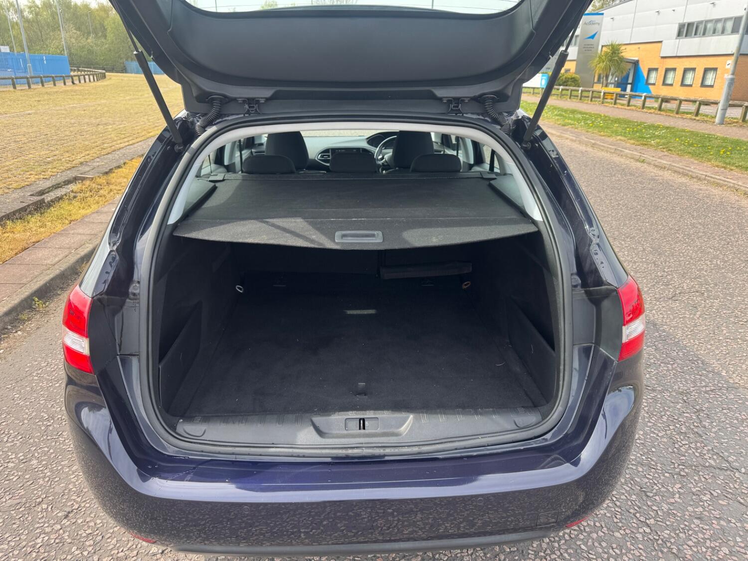 Used Peugeot 308 2015 for sale - 77774805: Photo 11