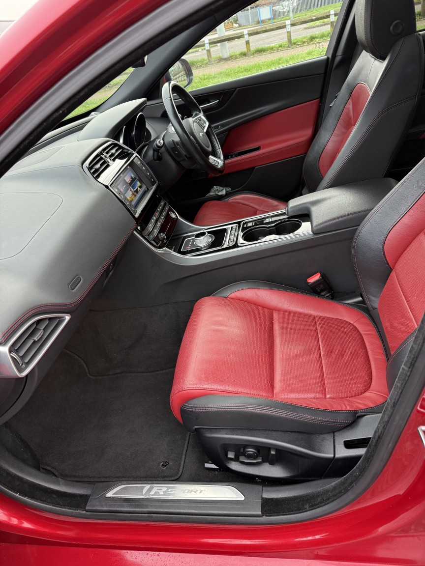 Used Jaguar XE 2015 for sale - 76517790: Photo 15