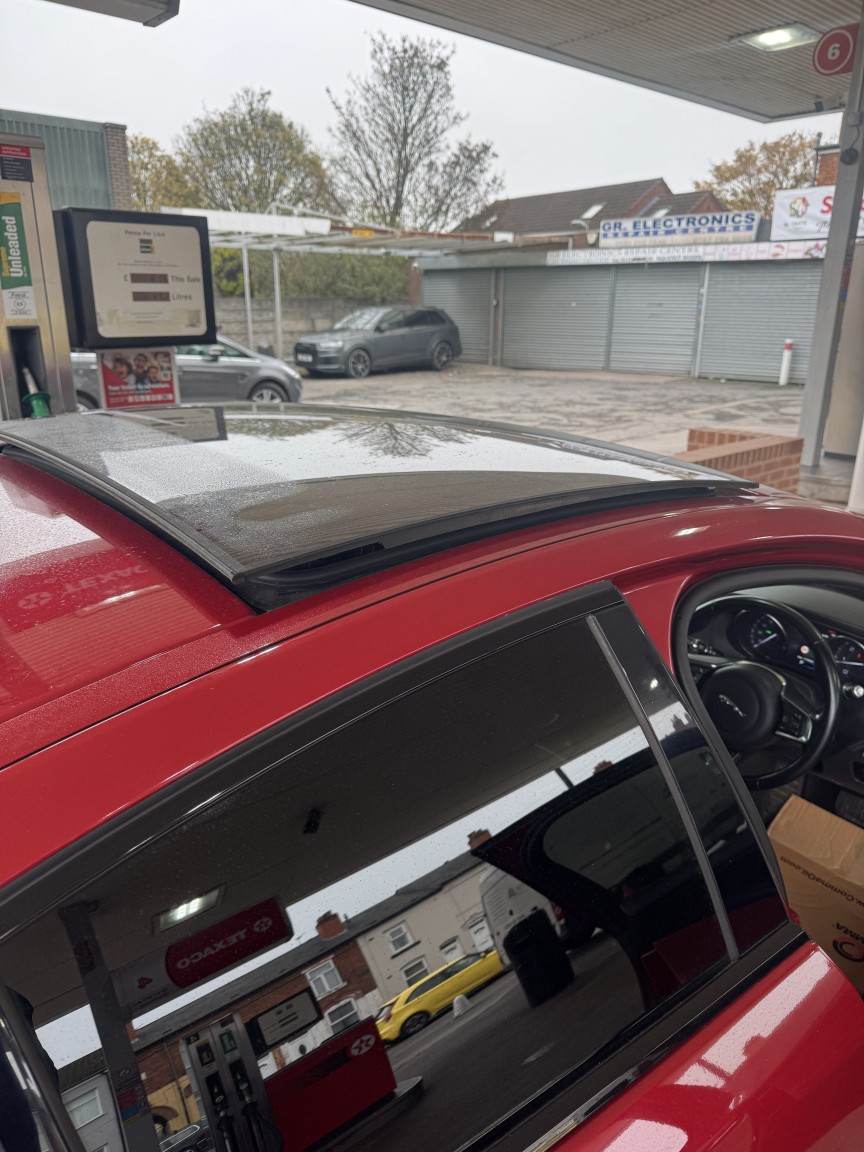 Used Jaguar XE 2015 for sale - 76517790: Photo 2