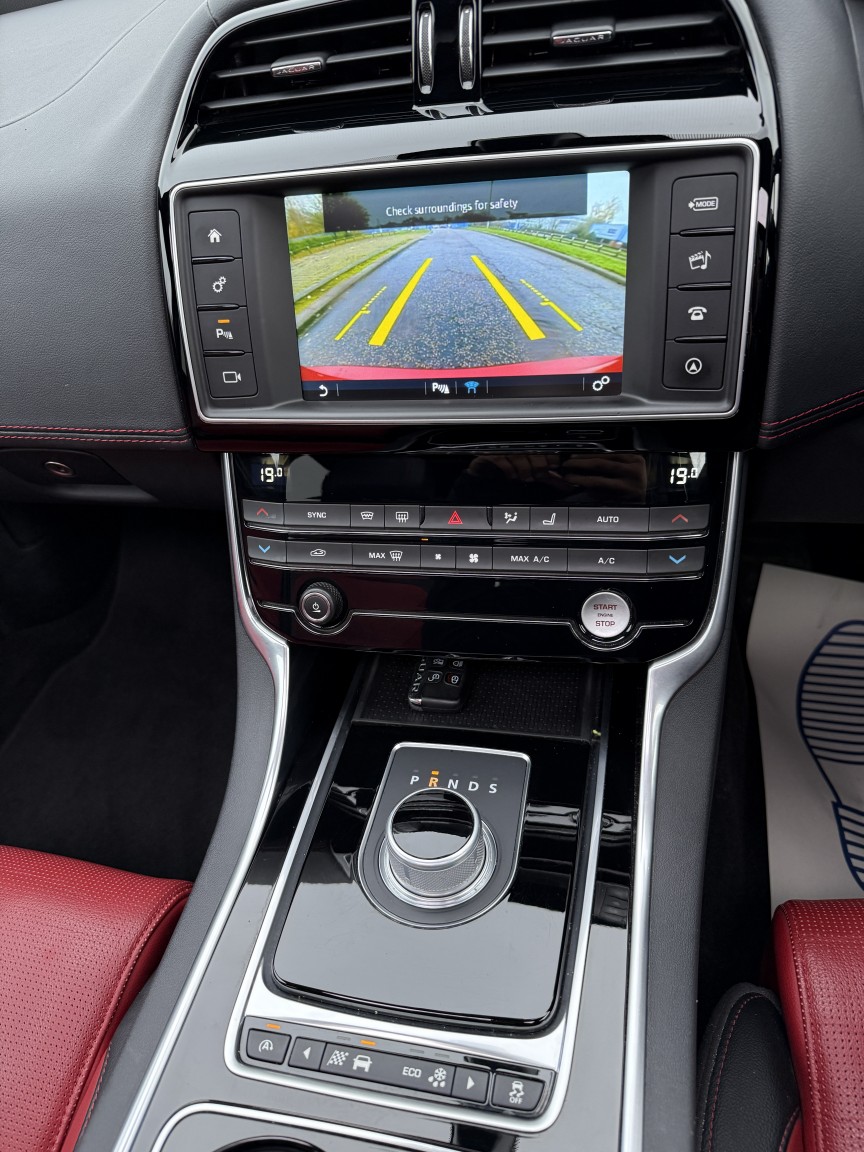 Used Jaguar XE 2015 for sale - 76517790: Photo 24