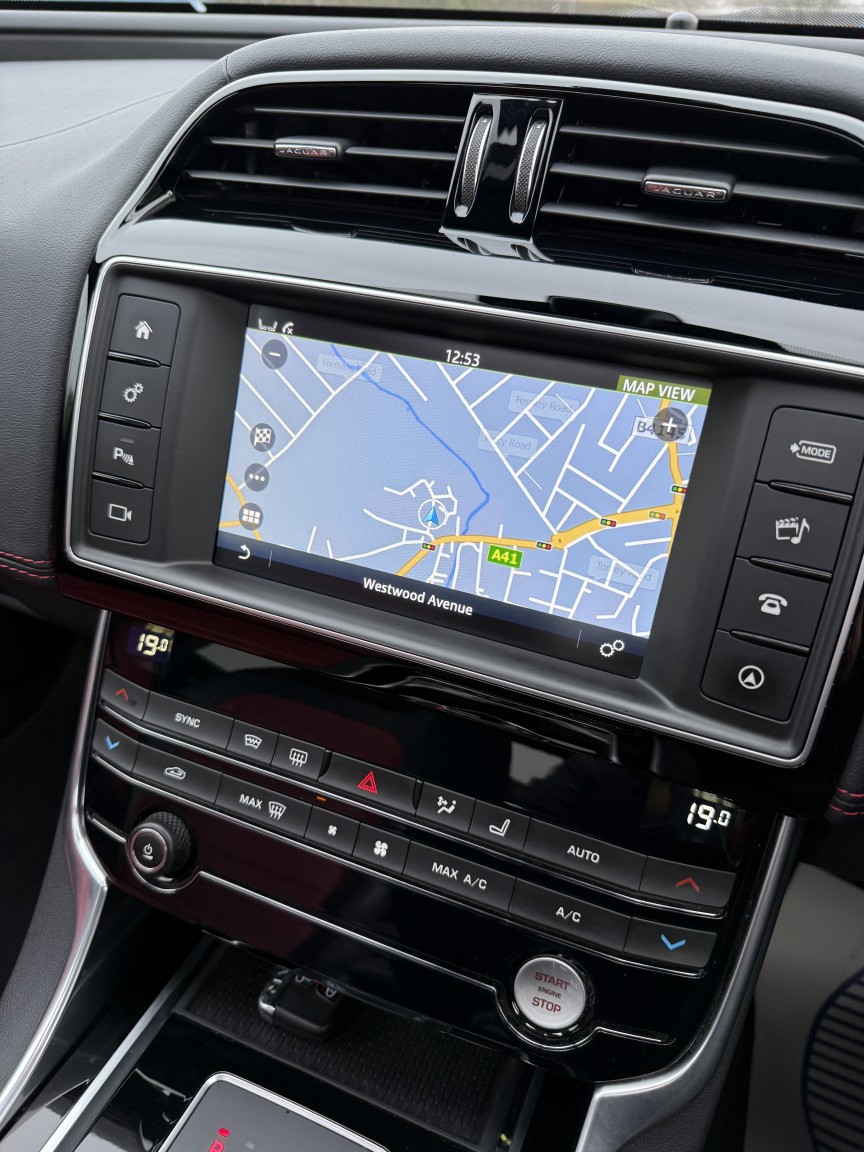 Used Jaguar XE 2015 for sale - 76517790: Photo 25