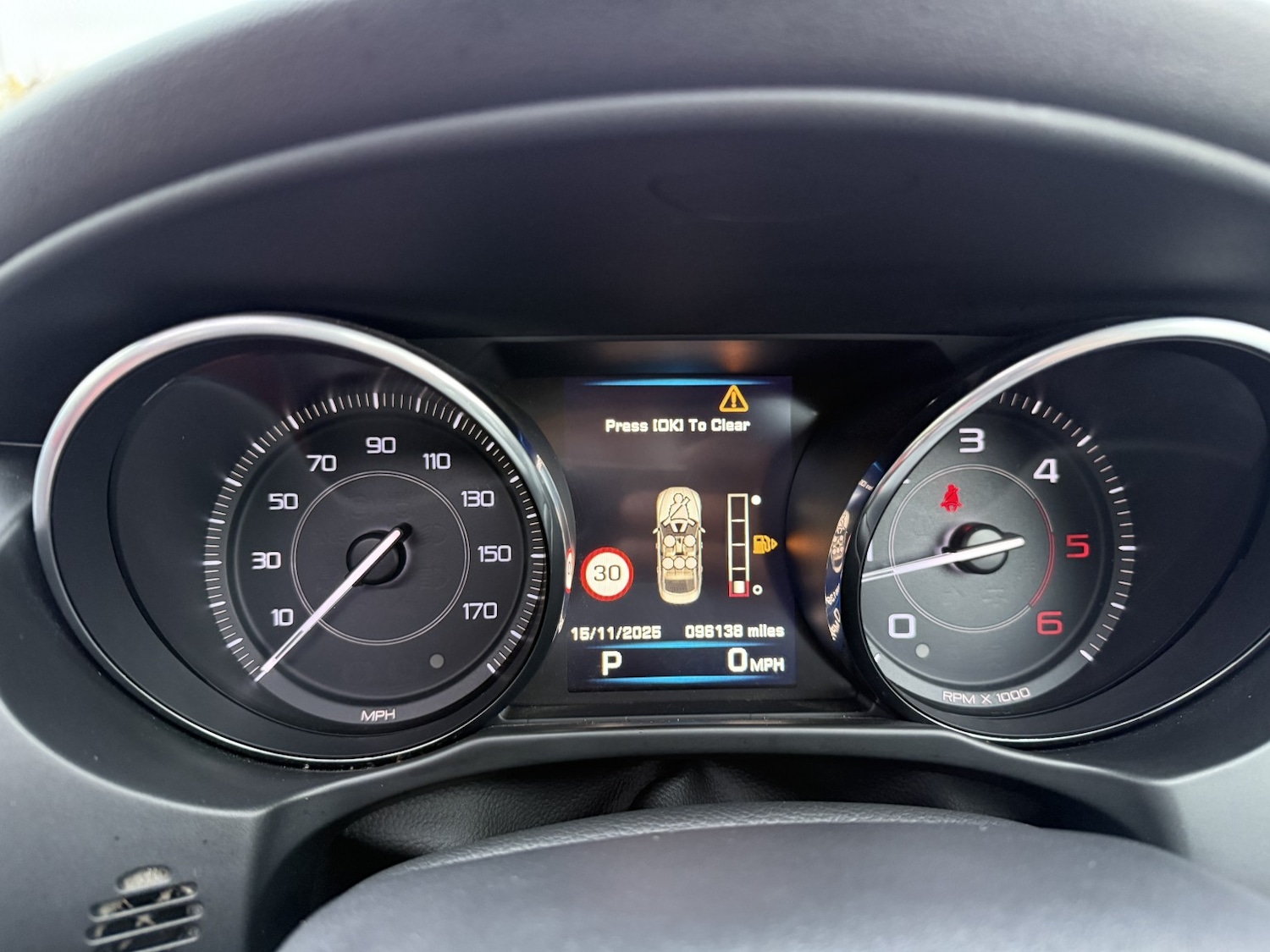 Used Jaguar XE 2015 for sale - 76517790: Photo 26