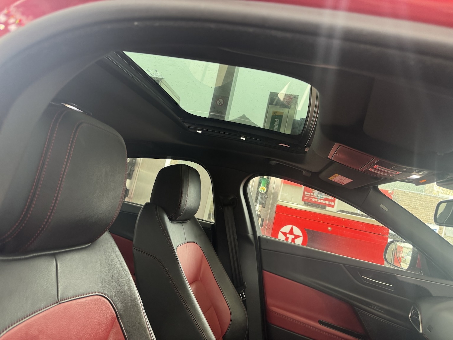 Used Jaguar XE 2015 for sale - 76517790: Photo 3