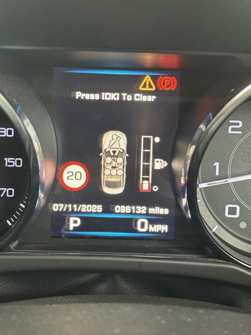 Used Jaguar XE 2015 for sale - 76517790: Photo 8