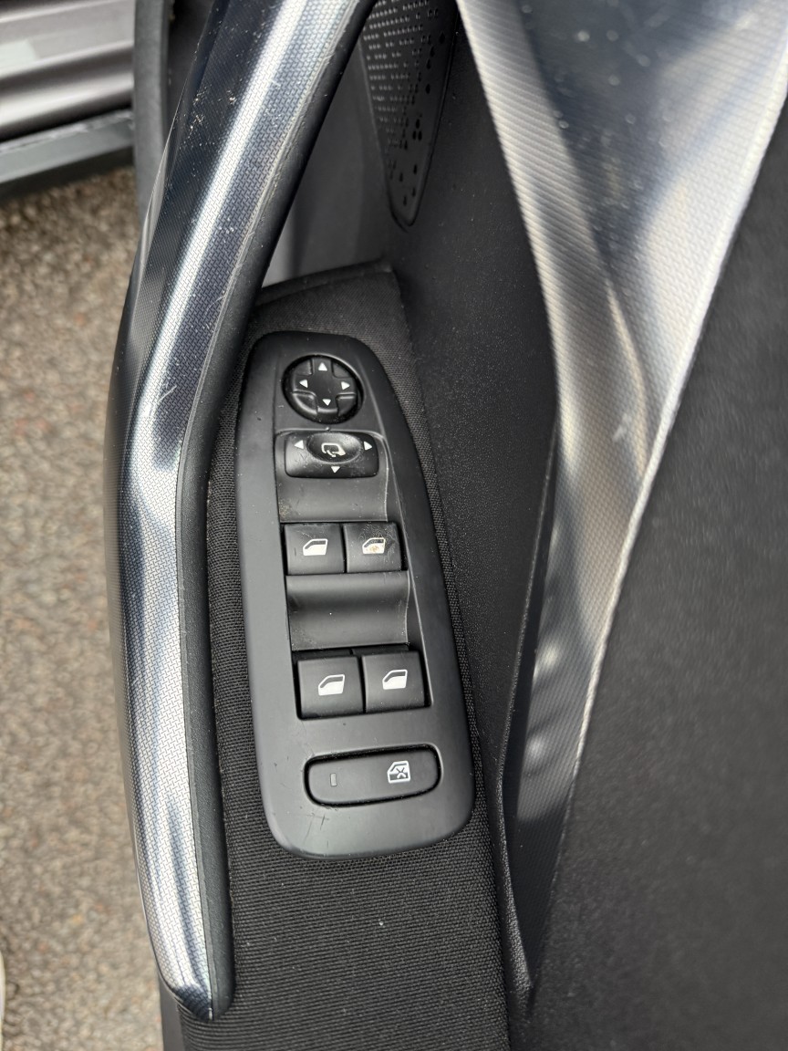 Used Peugeot 2008 2014 for sale - 77027933: Photo 18