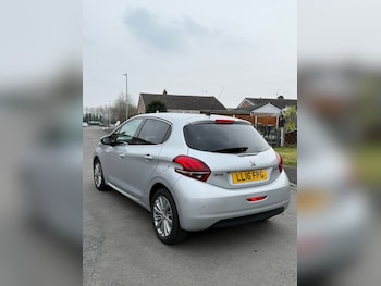 Used Peugeot 208 2016 for sale - 78266925: Photo