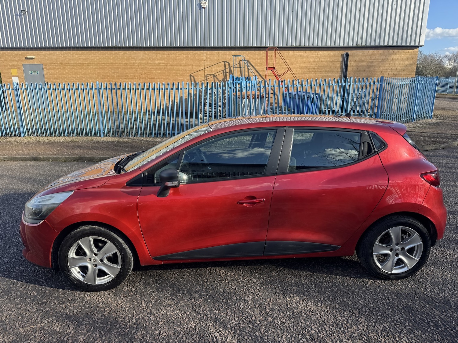 Used Renault Clio 2016 for sale - 77896150: Photo 3