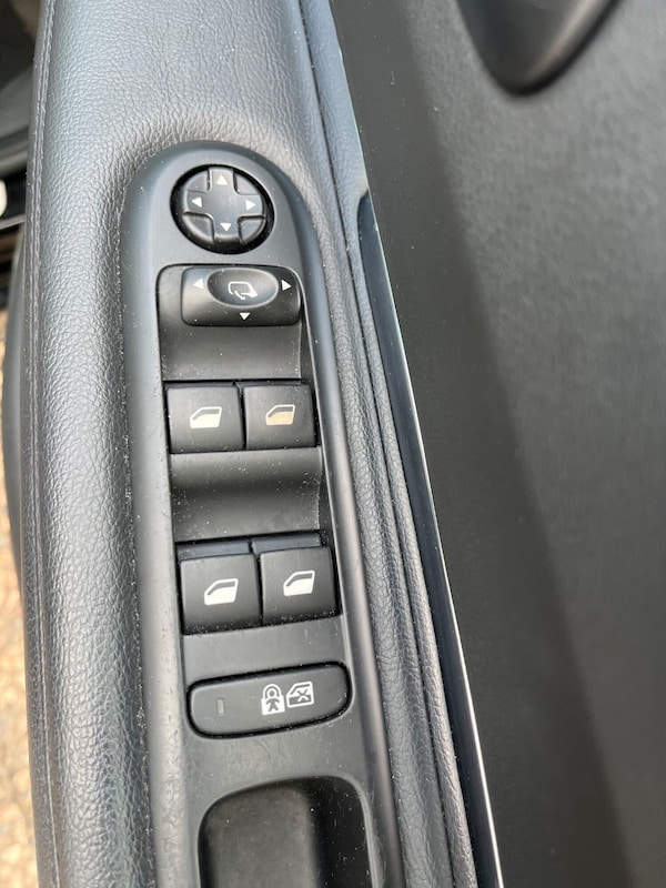 Used Peugeot 5008 2013 for sale - 75497289: Photo 17