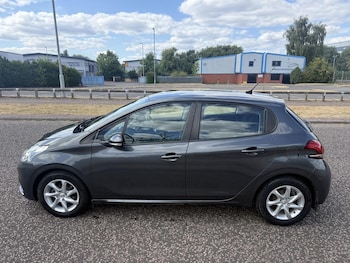 Used Peugeot 208 2016 for sale - 79395196: Photo