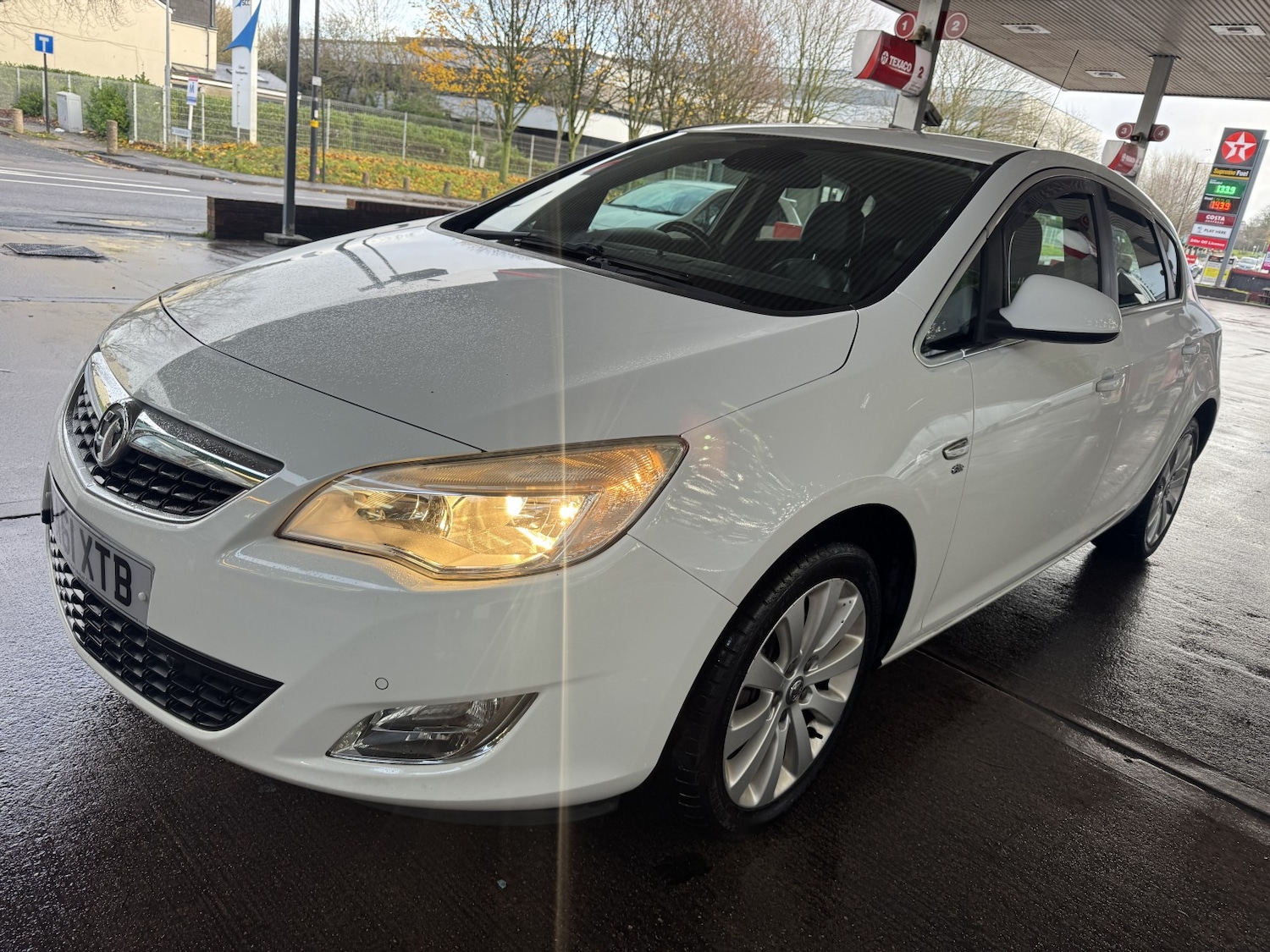 Used Vauxhall Astra 2011 for sale - 76848665: Photo 2