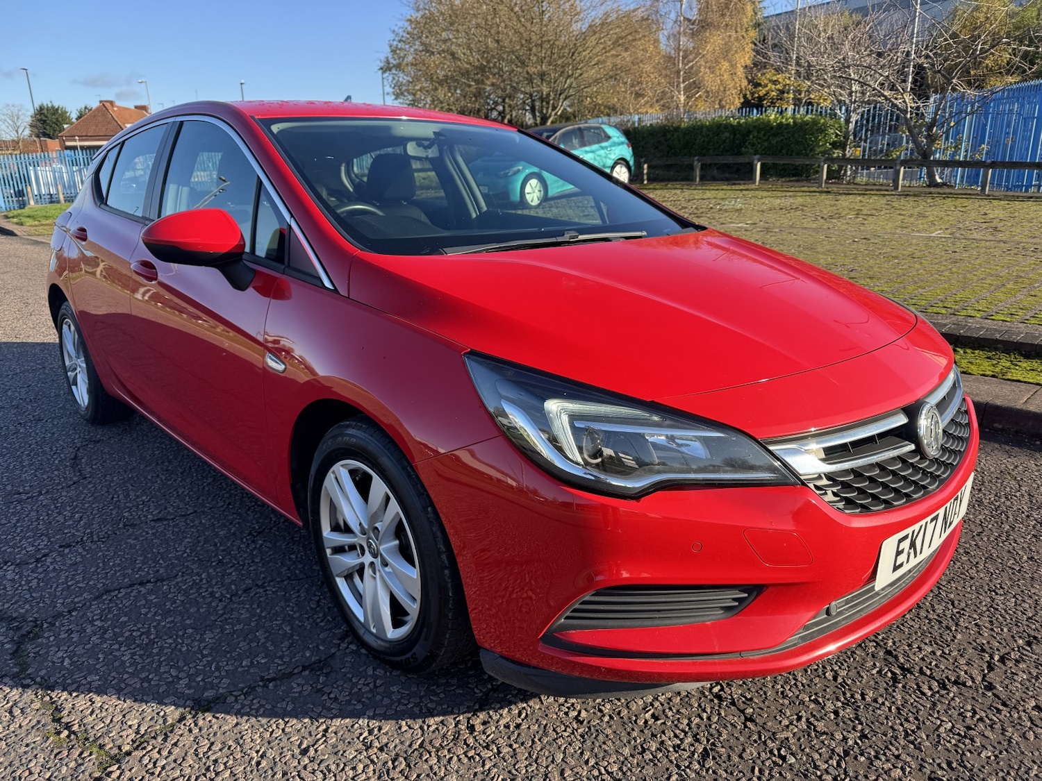 Used Vauxhall Astra 2017 for sale - 76699327: Photo 2
