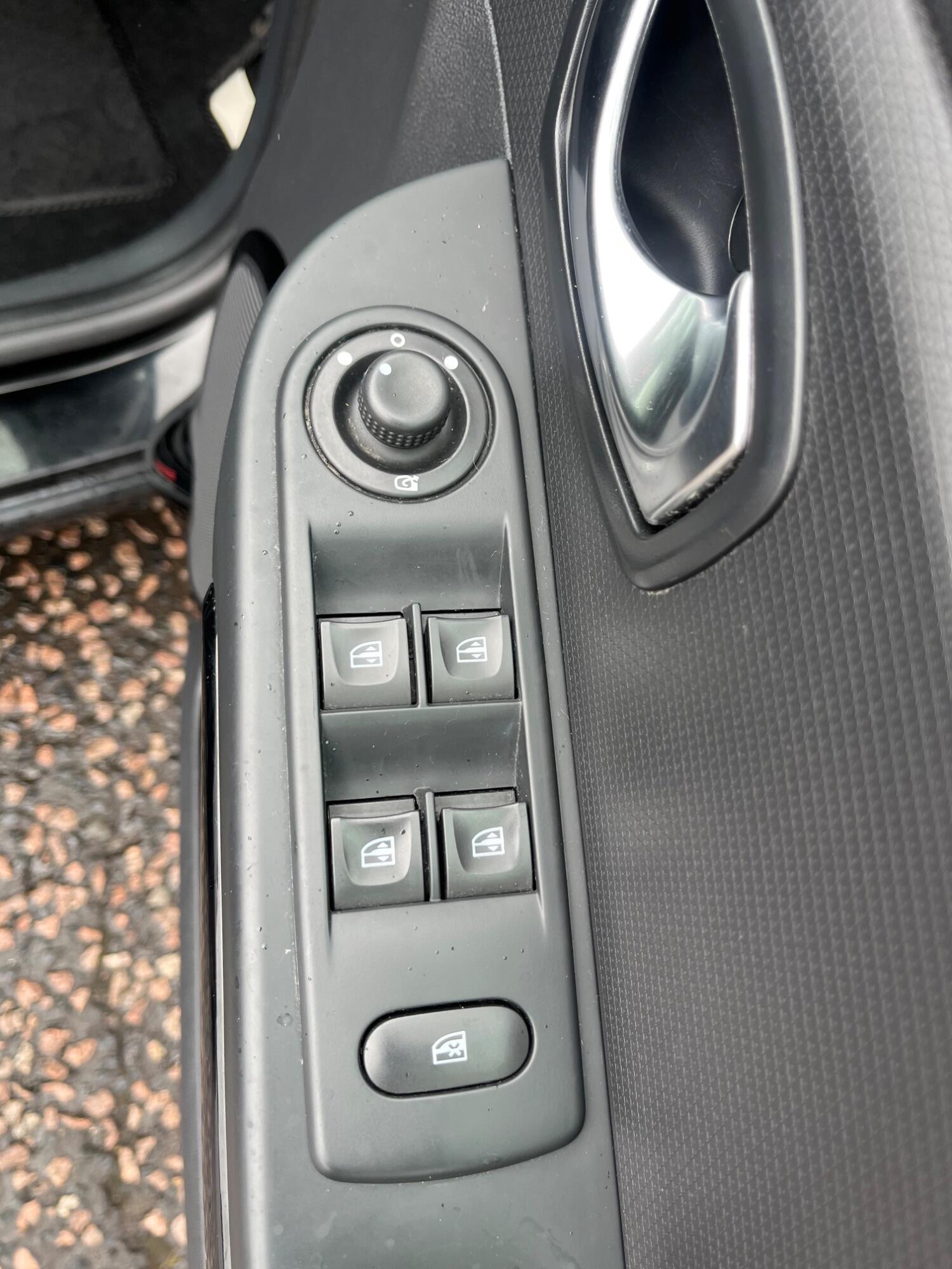 Used Renault Clio 2016 for sale - 76793472: Photo 13