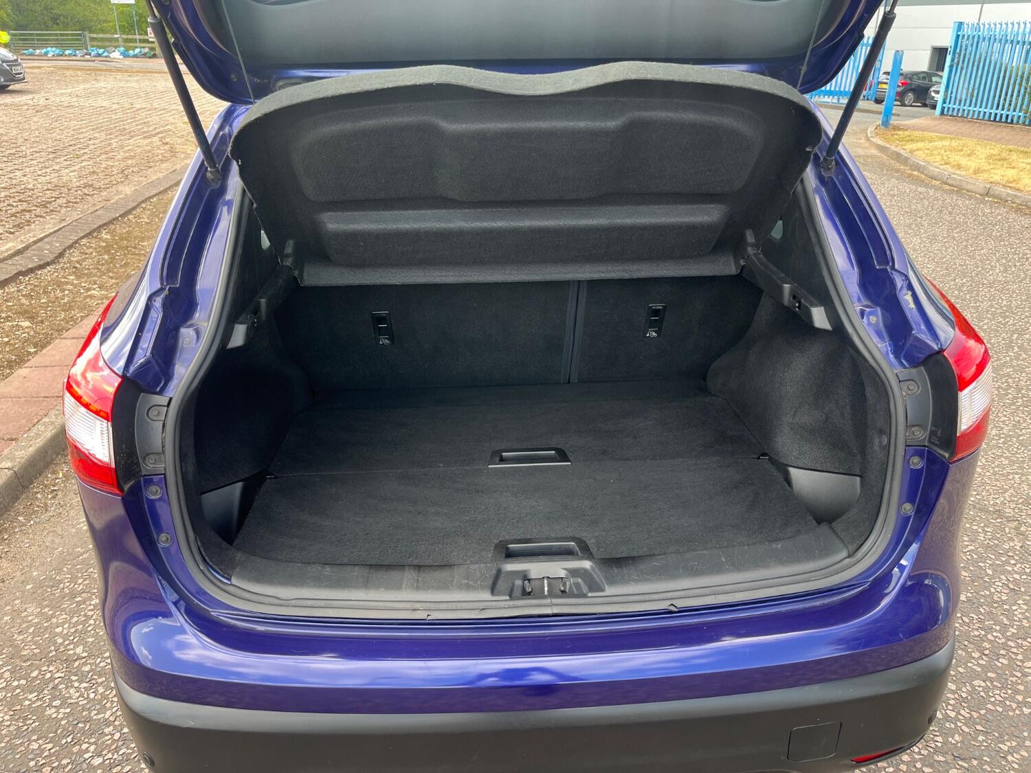 Used Nissan Qashqai 2014 for sale - 76793457: Photo 9