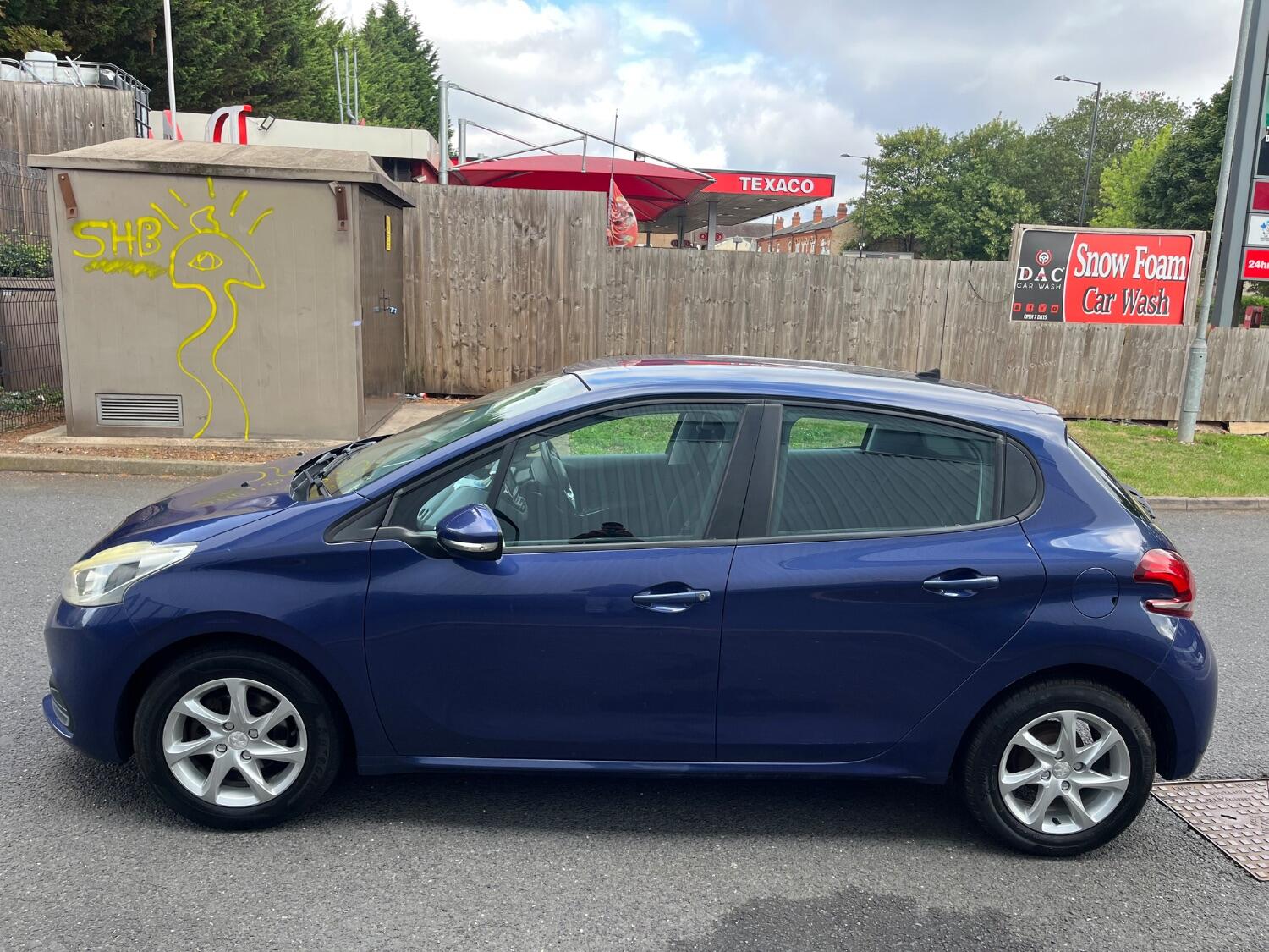 Used Peugeot 208 2015 for sale - 76793451: Photo 2