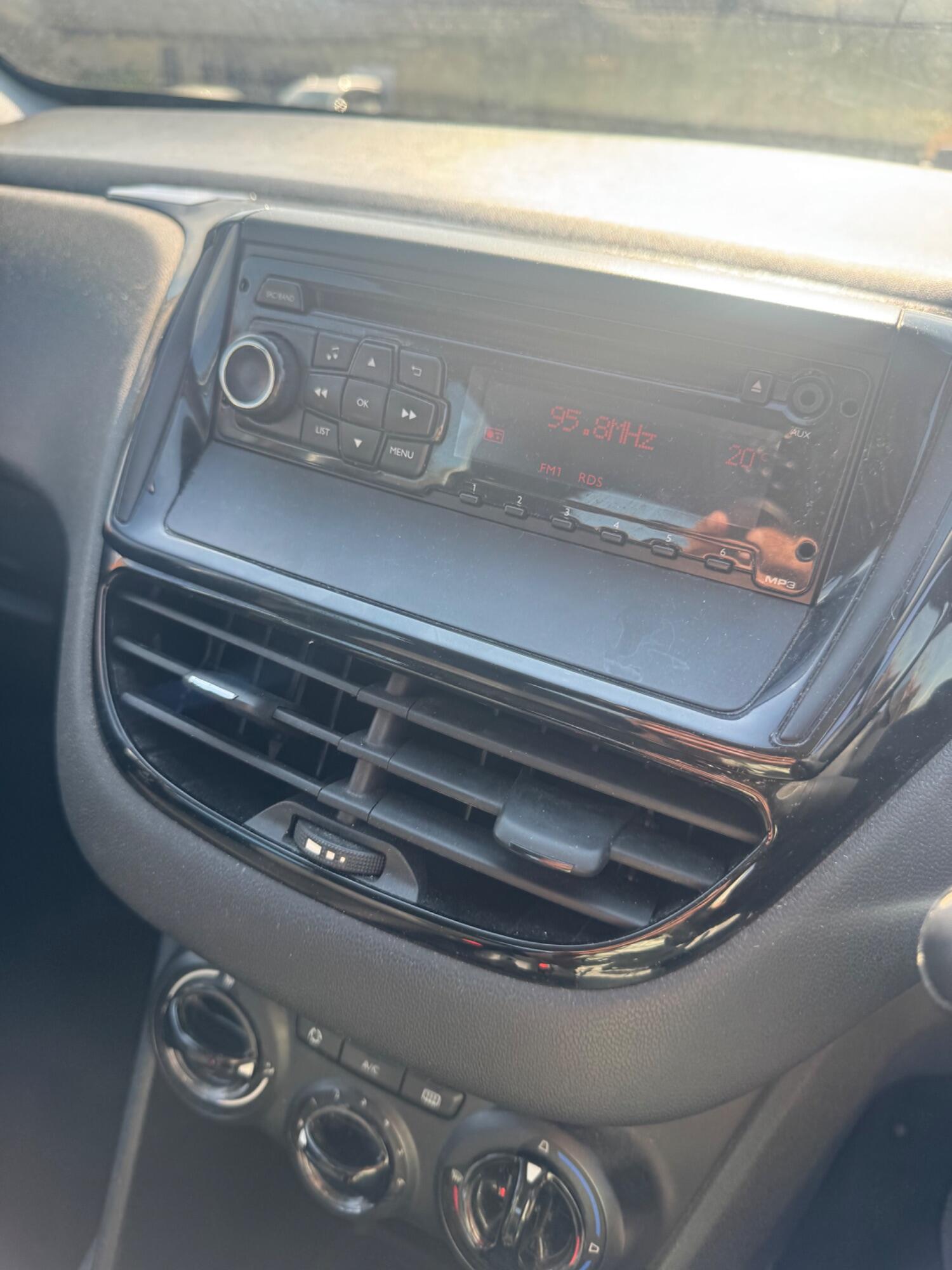 Used Peugeot 208 2013 for sale - 77395167: Photo 14