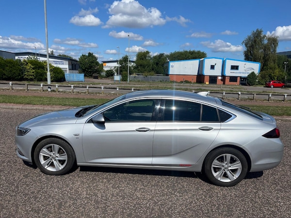 Used Vauxhall Insignia 2018 for sale - 75457533: Photo 2