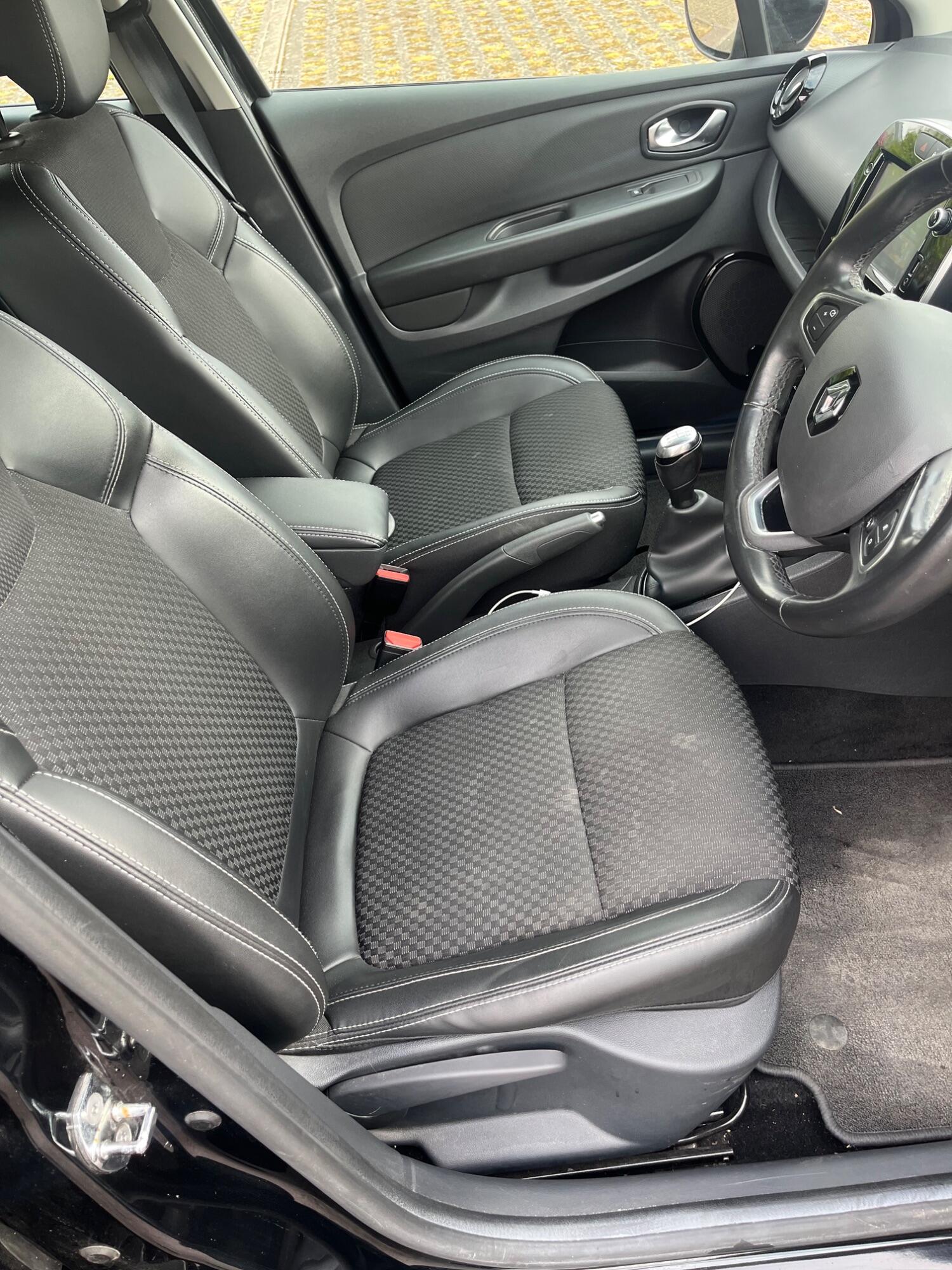 Used Renault Clio 2017 for sale - 76793479: Photo 12