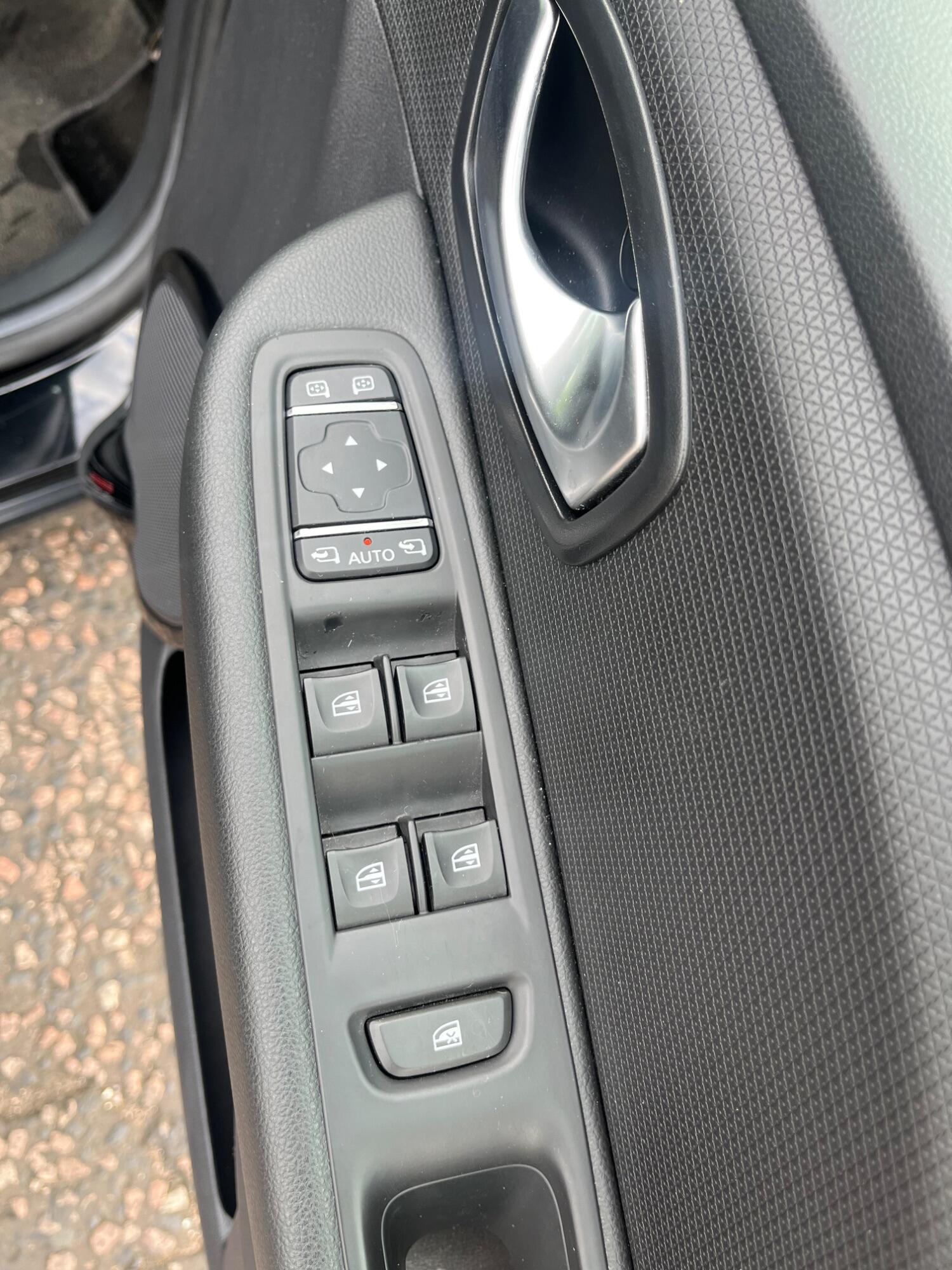 Used Renault Clio 2017 for sale - 76793479: Photo 14