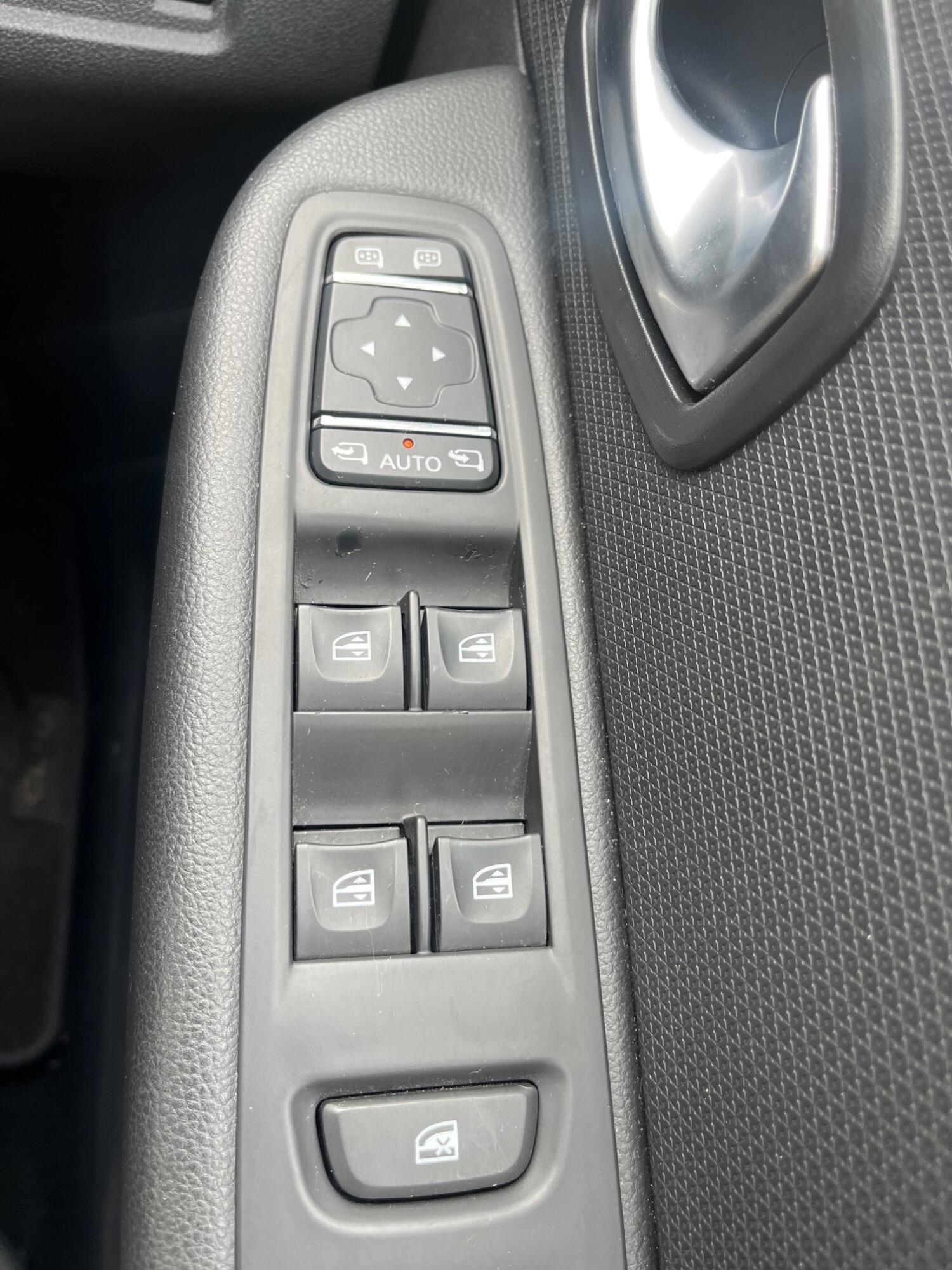 Used Renault Clio 2017 for sale - 76793479: Photo 16